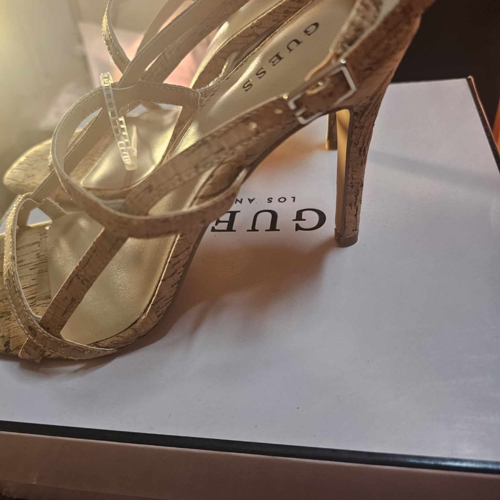 Guess Heels - Picture 3 of 6